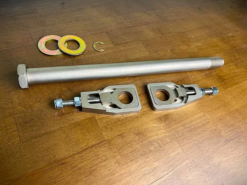 Zippers Axle & Adjuster Kit 09-Later Harley FLH Touring 